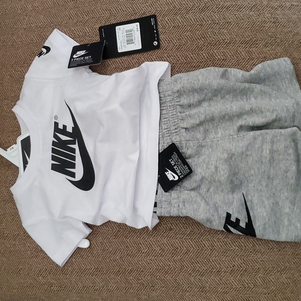 NIKE TWO PIECE TSHIRT AND SHORTS SET NWT